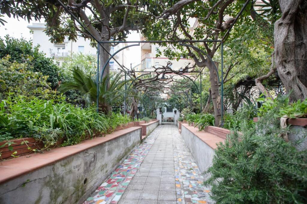 Oltre Il Giardino Villa Вико Екуензе Екстериор снимка